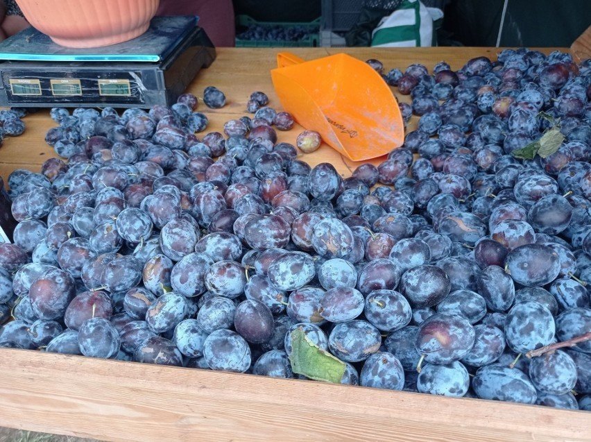 Nie jedz tych śliwek. Mogą zaszkodzić. Te osoby nie powinny sięgać po te owoce