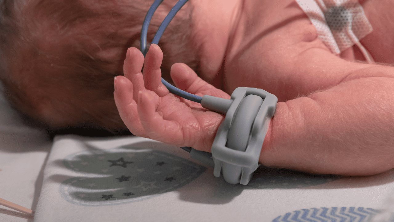 6-tygodniowe niemowlę nie żyje. Matka ogrzewała je suszarką