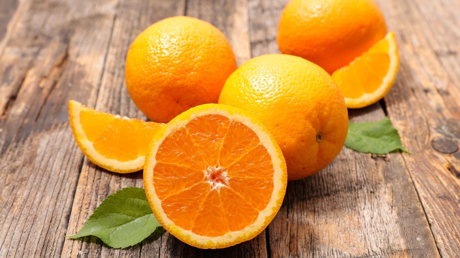 Uwaga na te pomarańcze z dyskontów. Uważnie czytaj etykietę, tego nie zjesz