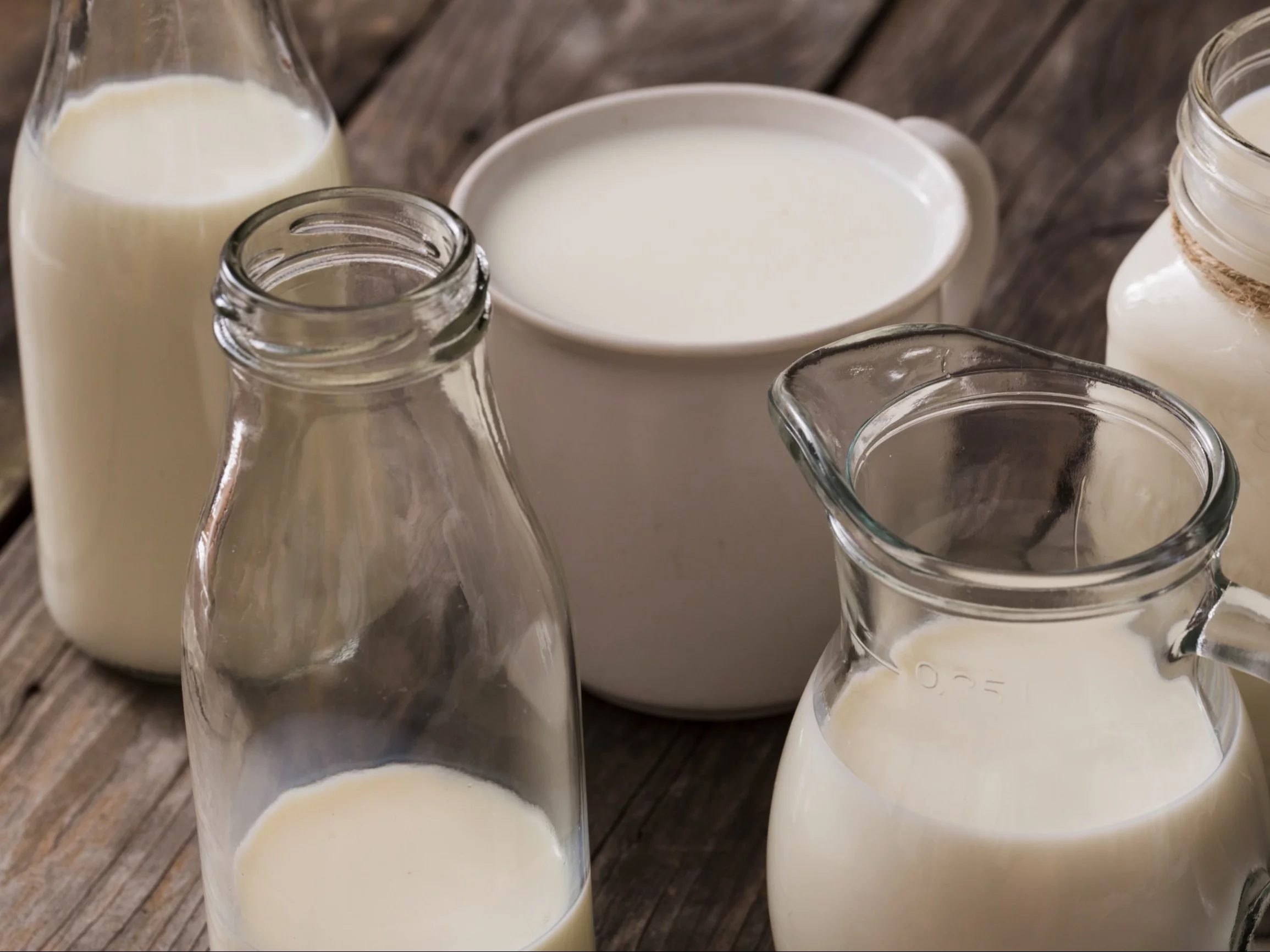 To mleko Polacy kupują na potęgę. Dietetyczka ostrzega: szkodzi zdrowiu