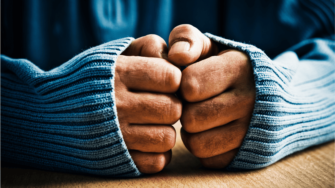 Ciągle masz zimne dłonie i stopy? To nie zawsze problem krążenia