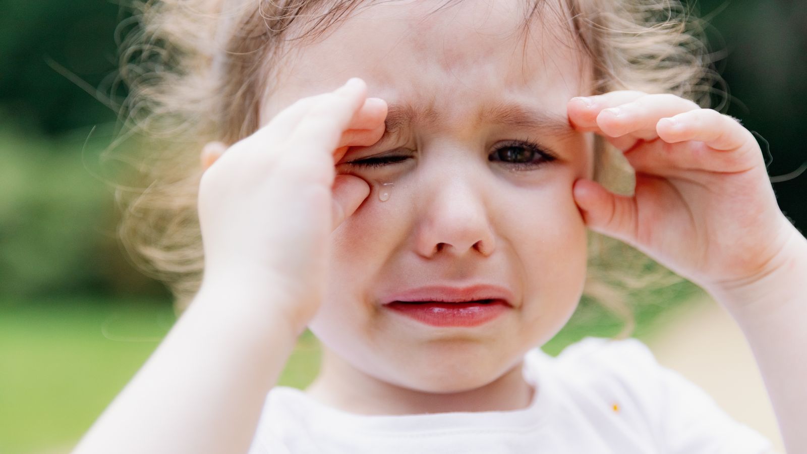 Coraz więcej przypadków groźnej choroby. Atakuje dorosłych i dzieci, pierwsze objawy widać na skórze