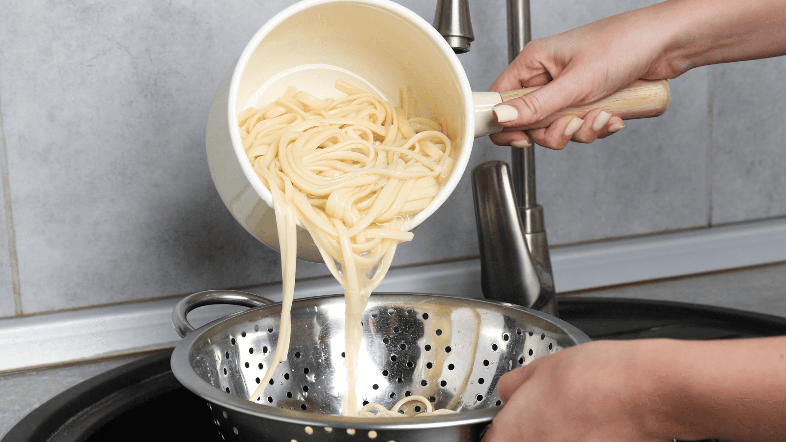 Makaron pilnie wycofany ze sklepów. GIS ostrzega przed nieoznaczonym alergenem