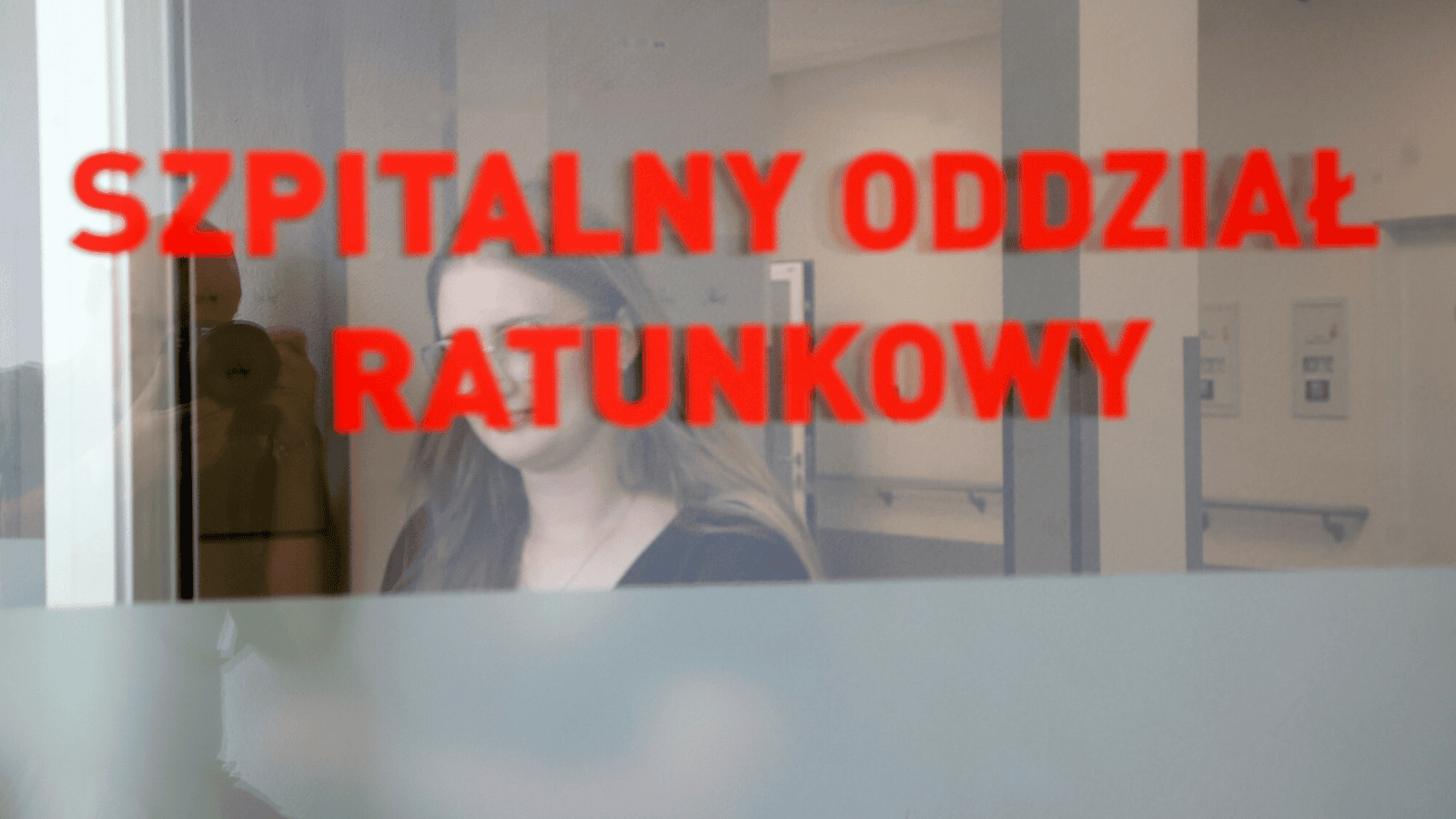 Uderza nagle i kładzie do łóżka. Polska walczy z wyjątkowo silnym wirusem wariantu K