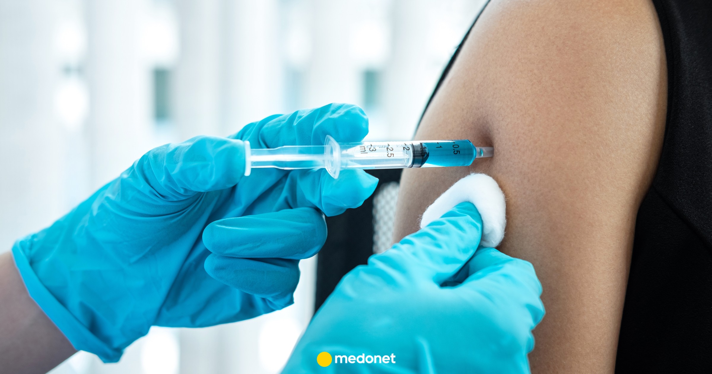 To rzadkie powikłanie po szczepionce przeciw COVID-19. Naukowcy już wiedzą, skąd się bierze