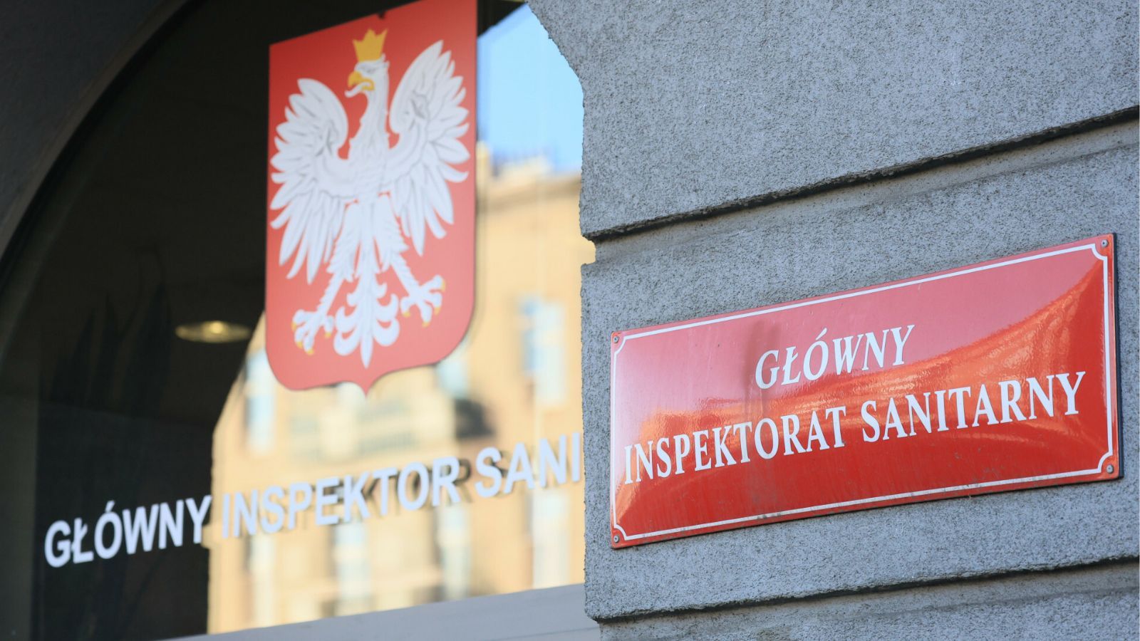 GIS wycofuje sałatkę Dega z tuńczykiem. W próbkach wykryto Listeria monocytogenes