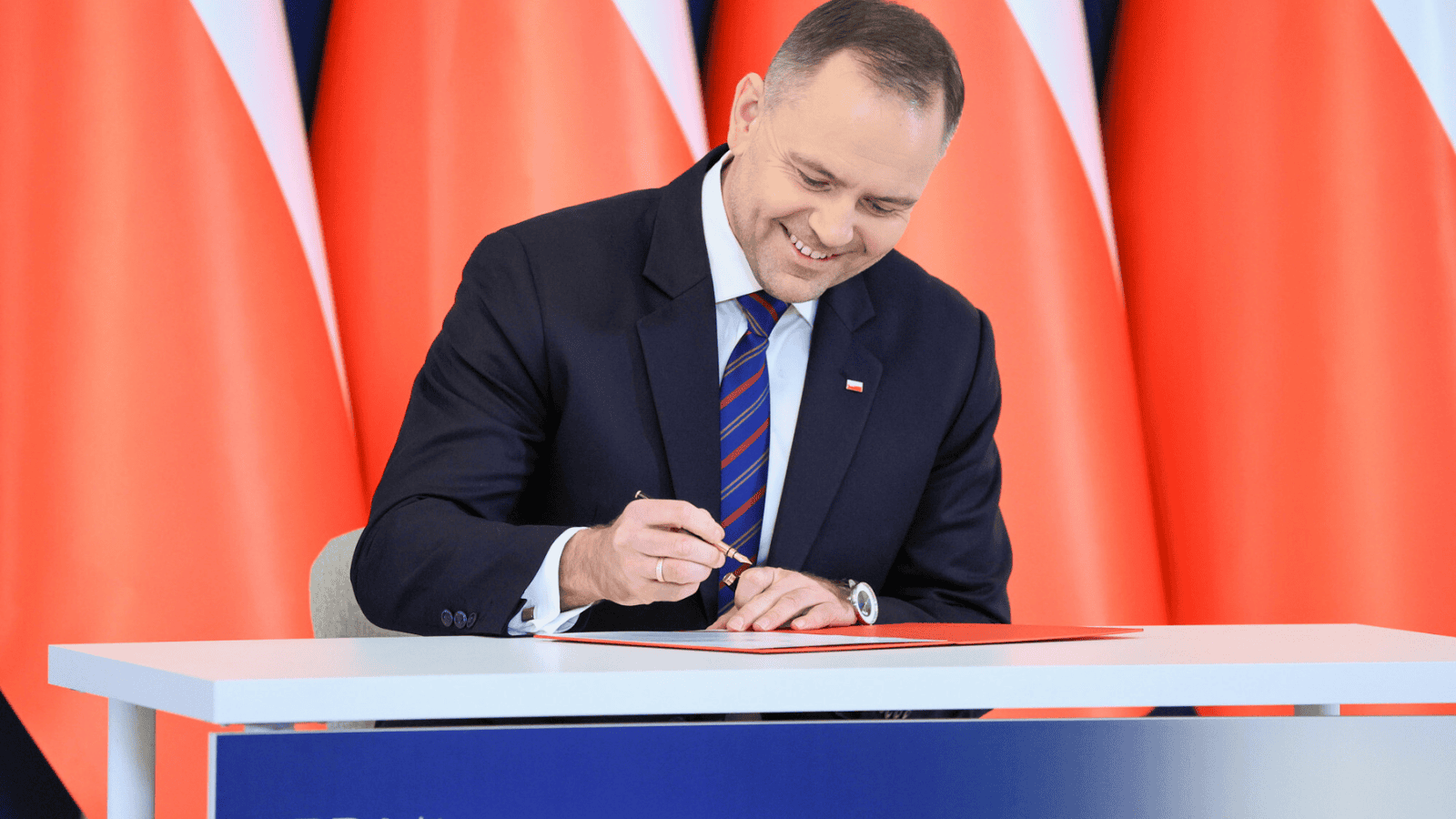 Bon senioralny podpisany przez prezydenta. Próg dochodowy 3410 zł i start w IV kwartale 2026