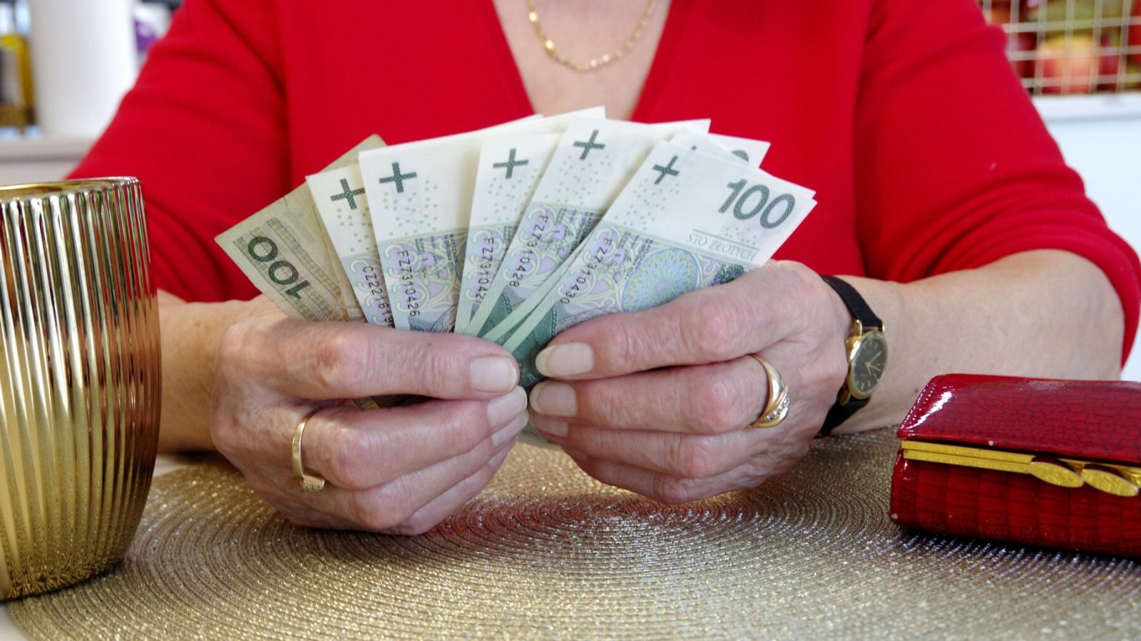 Komisja ds. Petycji odrzuciła pomysł 1600 zł miesięcznie dla rodziców dorosłych podatników