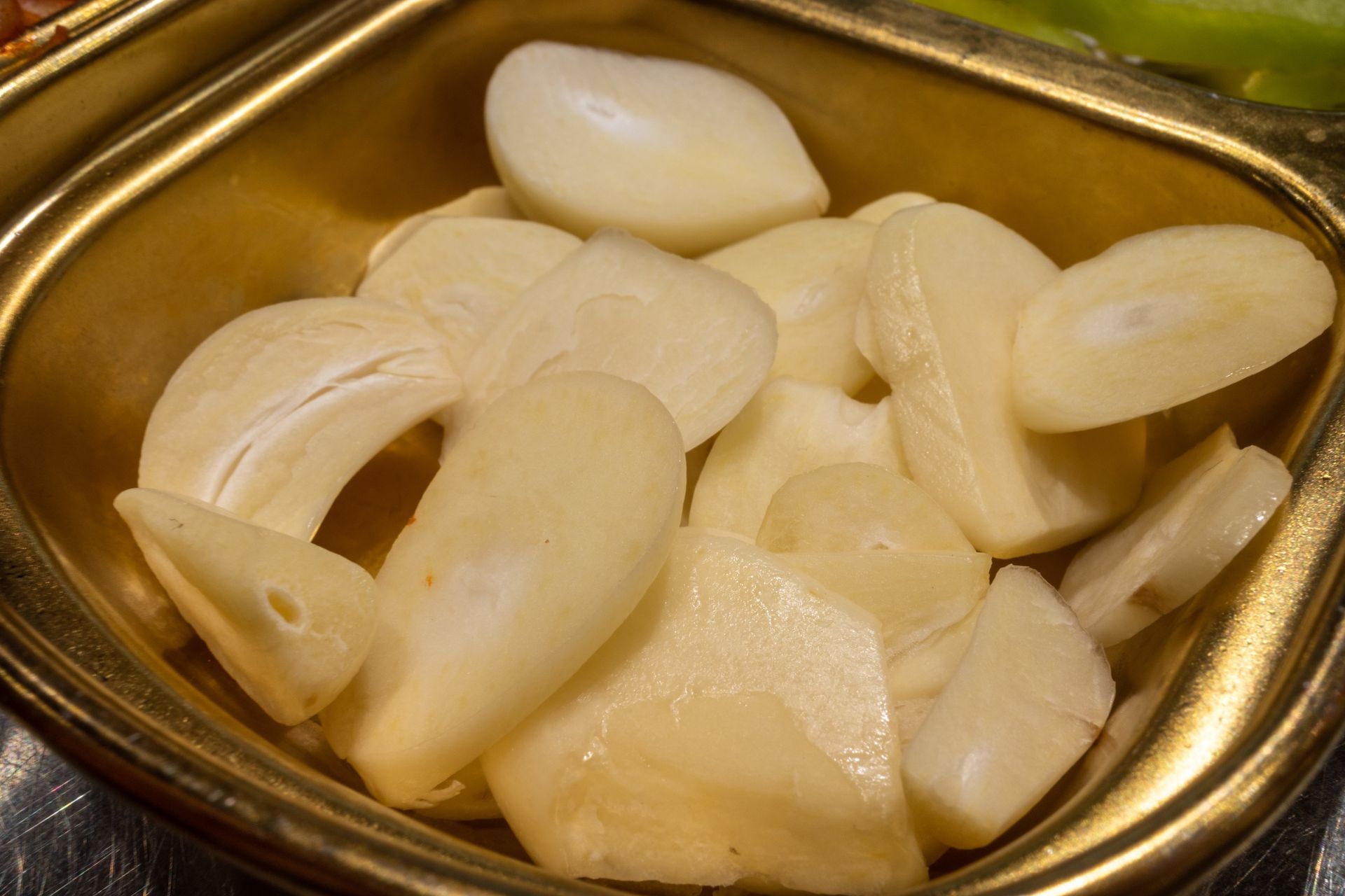 Czosnek a krzepliwość krwi. Badania pokazują wpływ na cholesterol LDL i ciśnienie