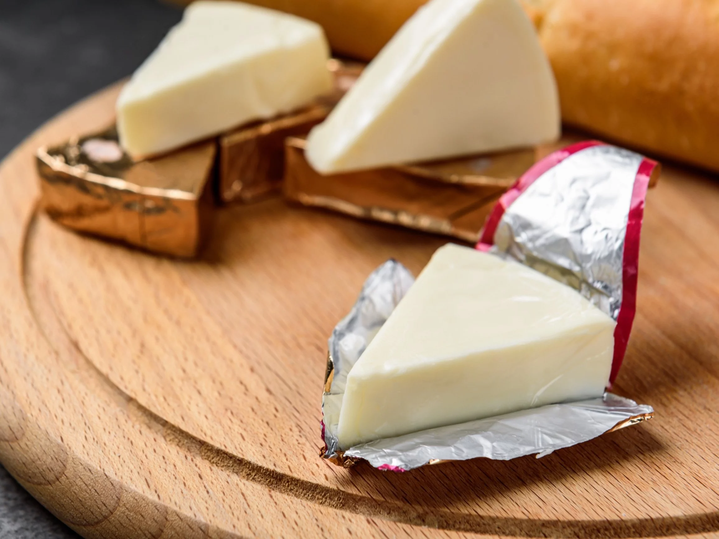Serek topiony to produkt seropodobny. Fosforany E450 i E452 obciążają nerki i kości